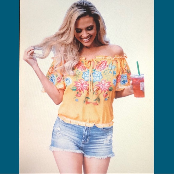 Tops - 🎉HPx2🎉1 LEFT: Small🌼Yellow Off-Shoulders Top